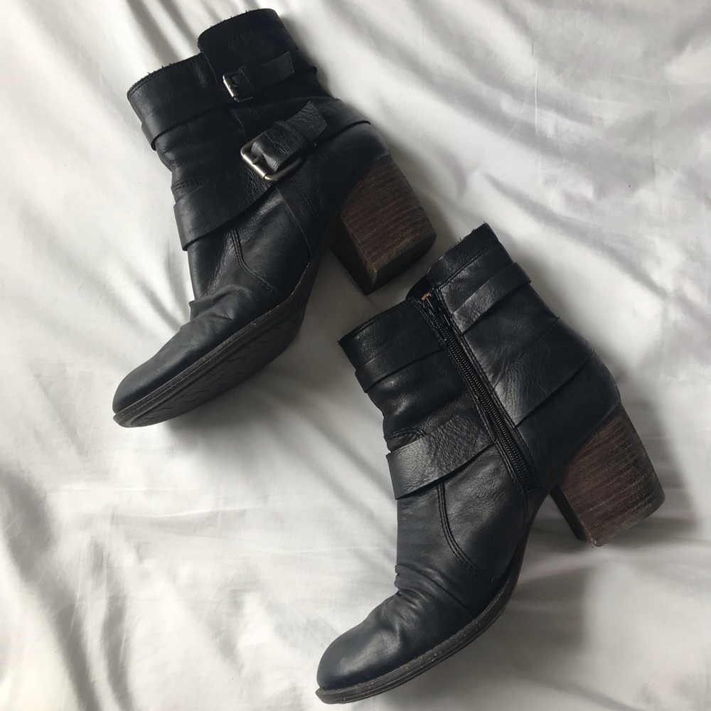 NAYA | Distressed Leather Ankle Bootie | 9M